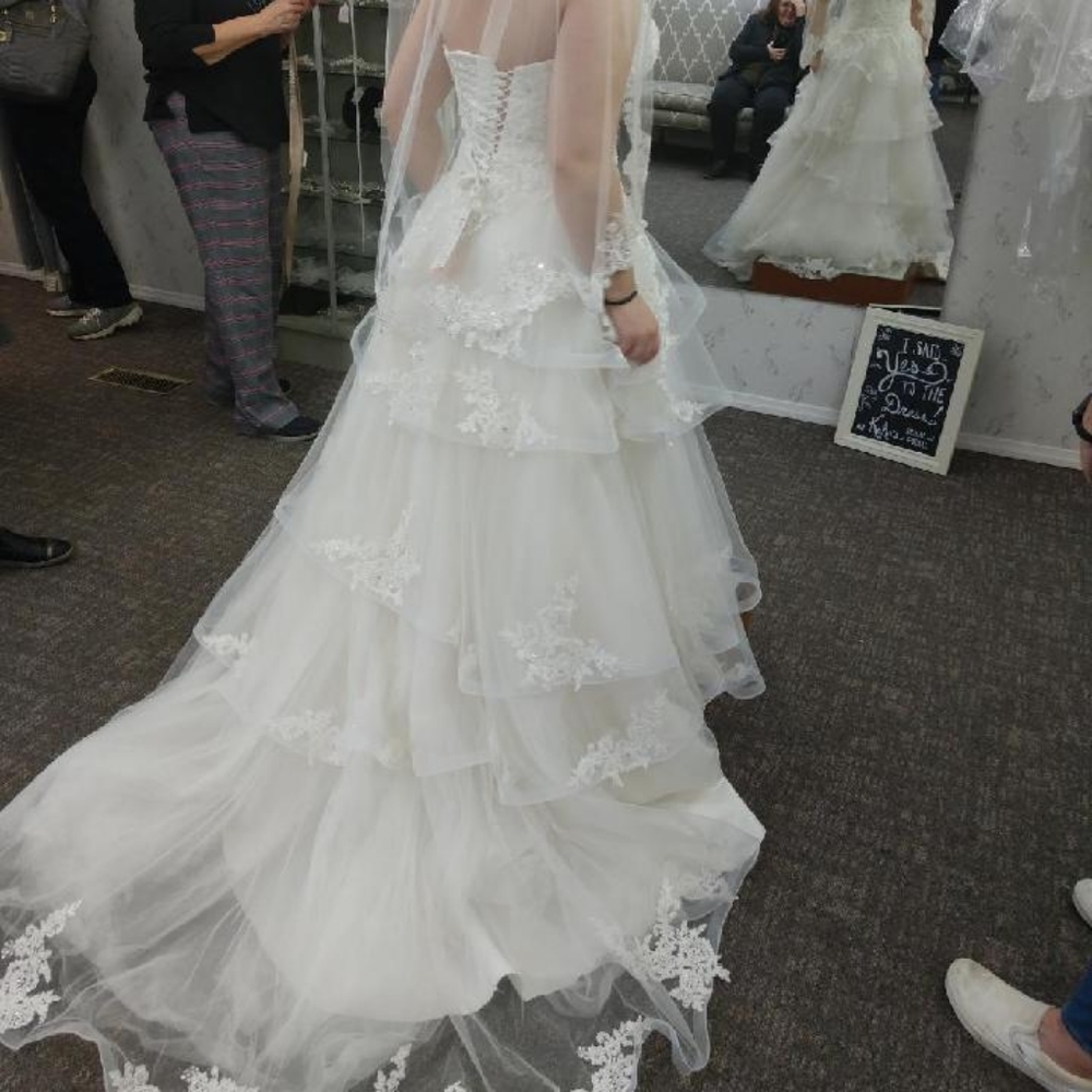 Wedding dress - Picture 3 of 3